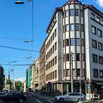 Large, Comfortable, Quiet - Luxury Apartment Minutes From Old Town