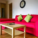 Large, Comfortable, Quiet - Luxury Apartment Minutes From Old Town